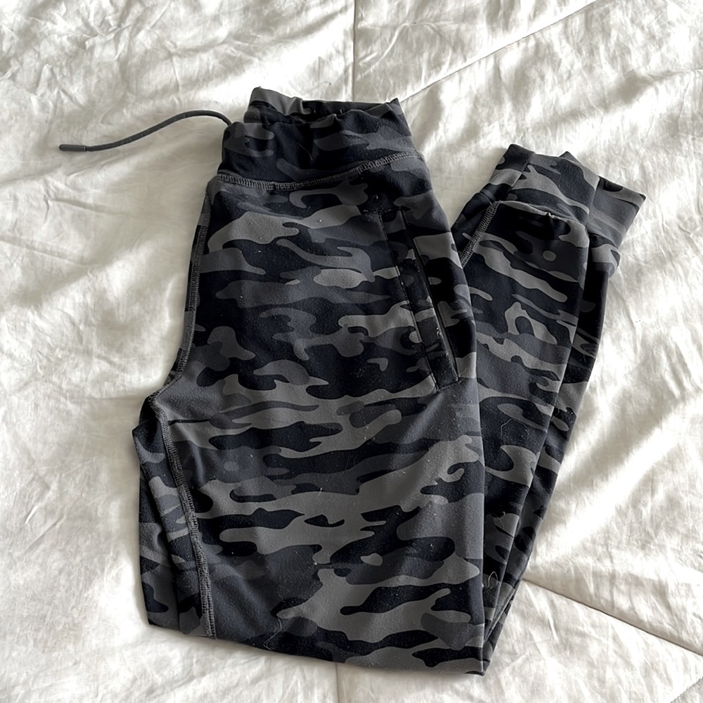 Alphalete camo joggers